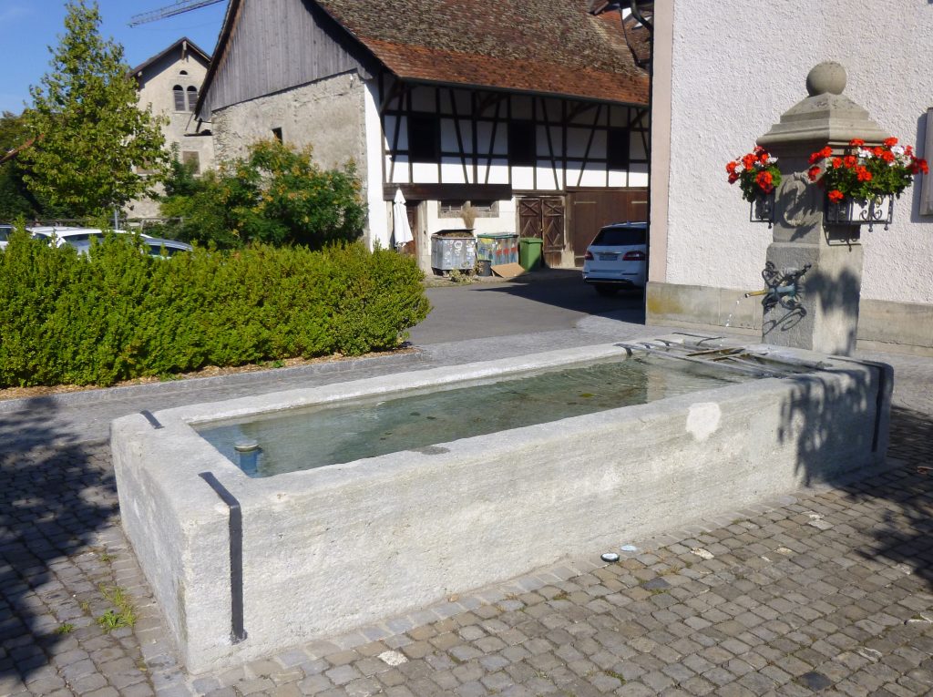 Der Brunnen beim Gasthaus Rössli.